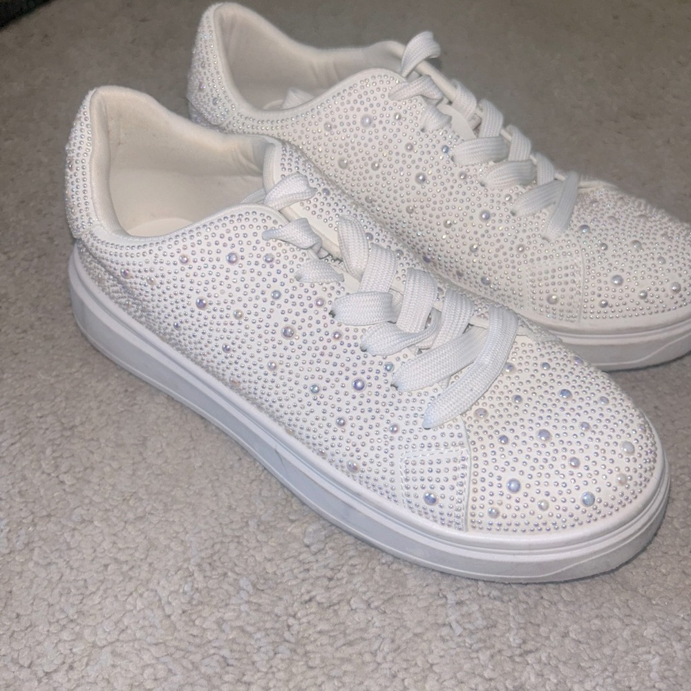 Madden Girl Pearl sneaker